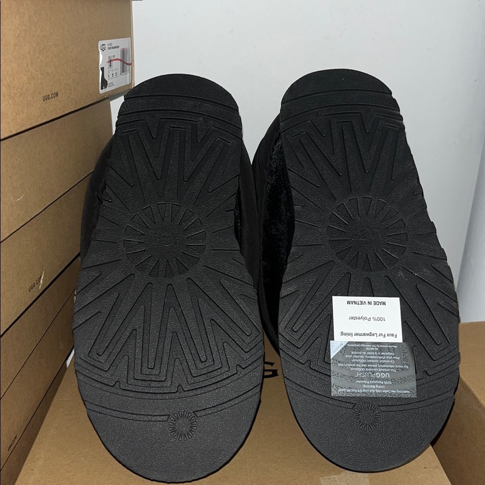 UGG CLASSIC MINI DIPPER PUFFER - Picture 4 of 5